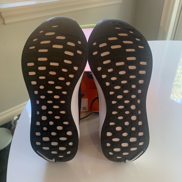 Women’s Nike Infinity Reactx Run 4 size 8 - Picture 5 of 8
